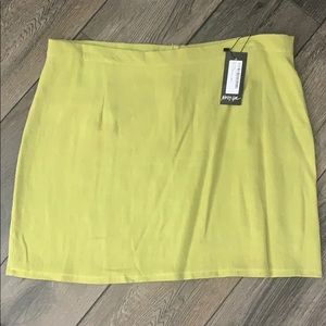Green pencil skirt with zipper in the back
